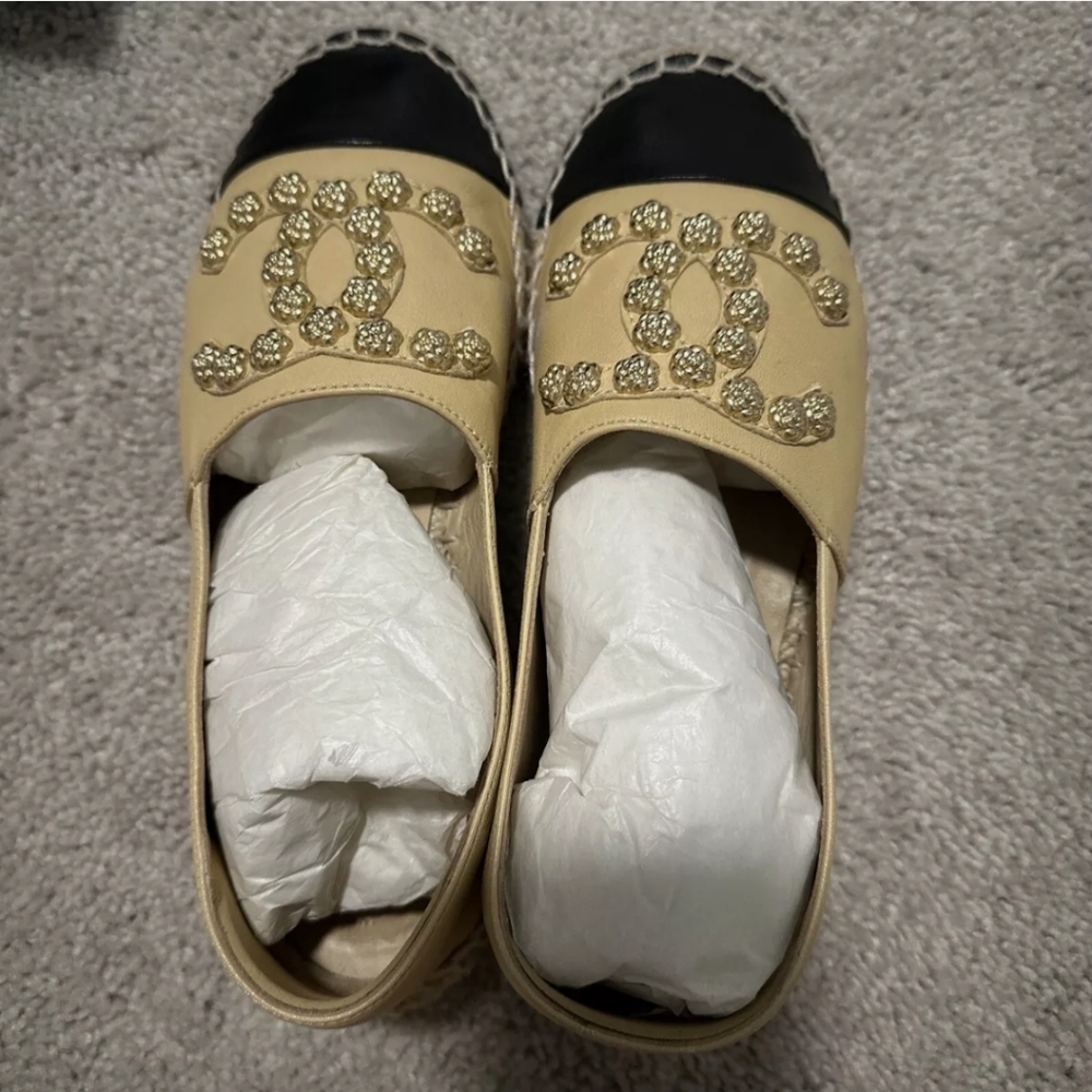 Chanel Camellia Studded CC Lambskin Espadrille Flats 38 - Picture 2 of 12